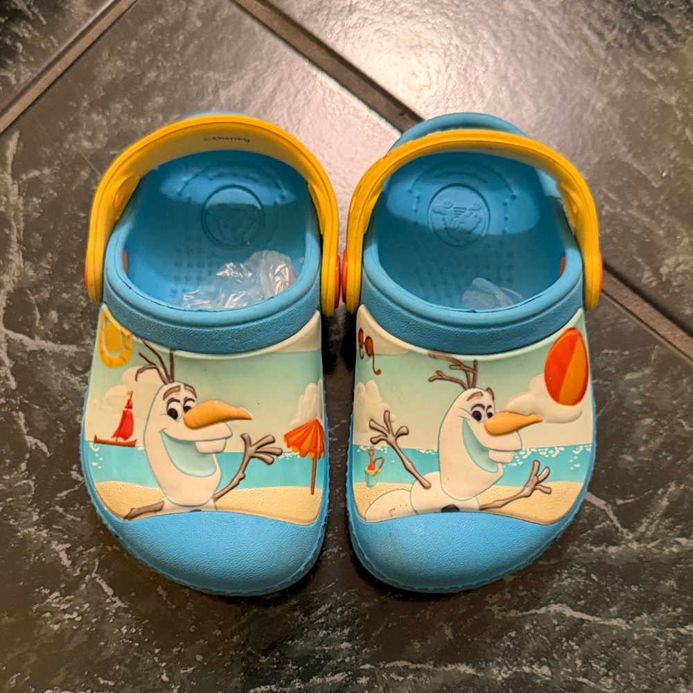 CROCS Kids Olaf Beach Clogs in Blue & Yellow